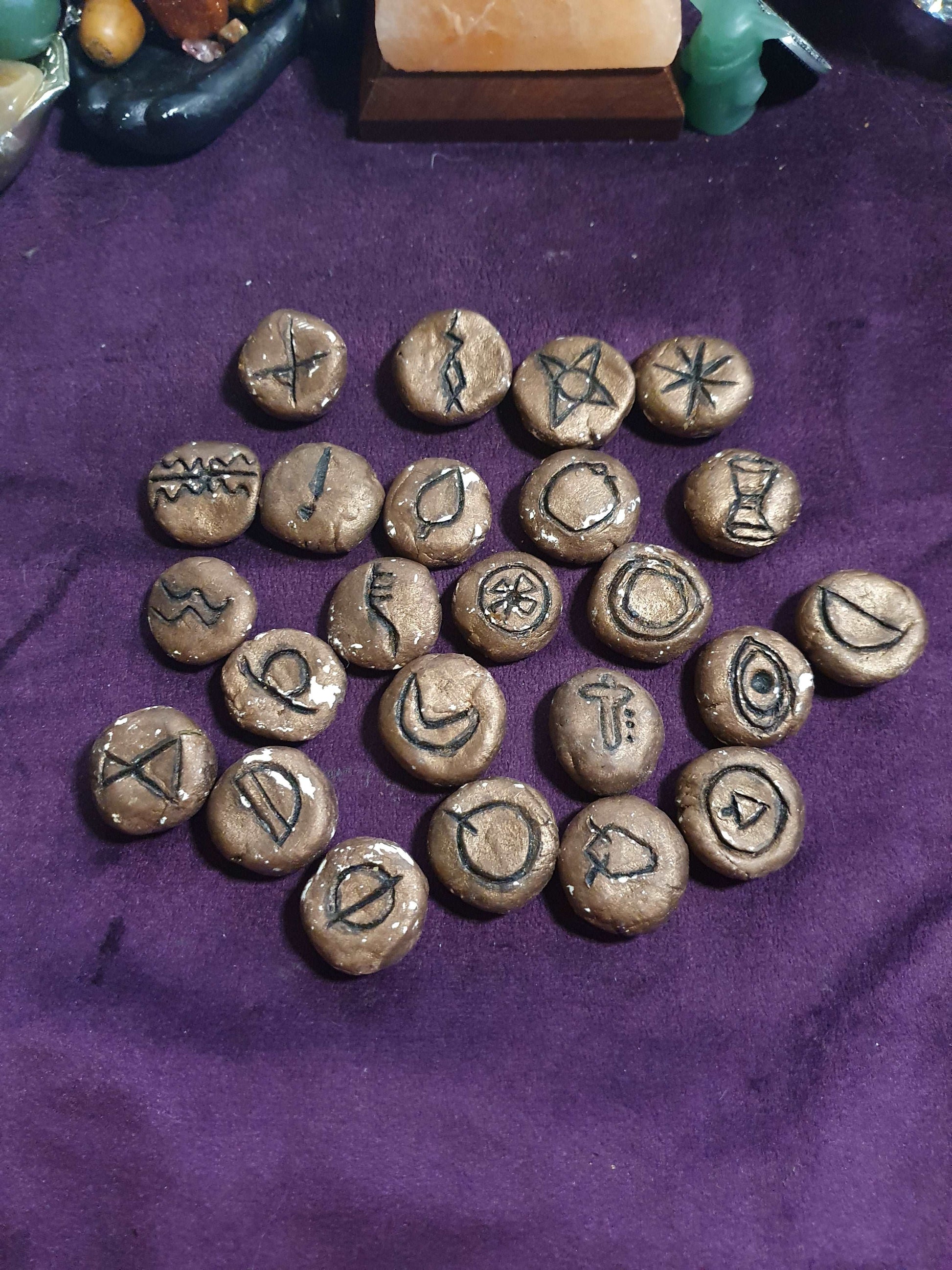 Same Day Babylonian Abundance Runes Reading